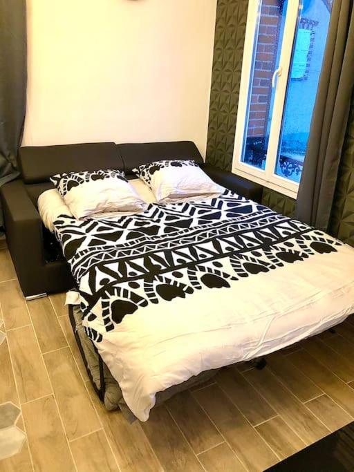 Le Led Room,Centre Ville Place De Parking Gratuite Sens Kültér fotó